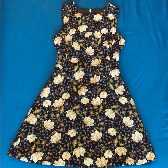 Beautiful Zara floral dress - Picture 1 of 5